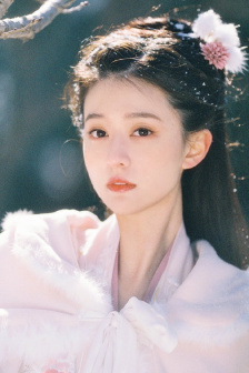 父母谈恋爱被女儿撞见瞬间害羞